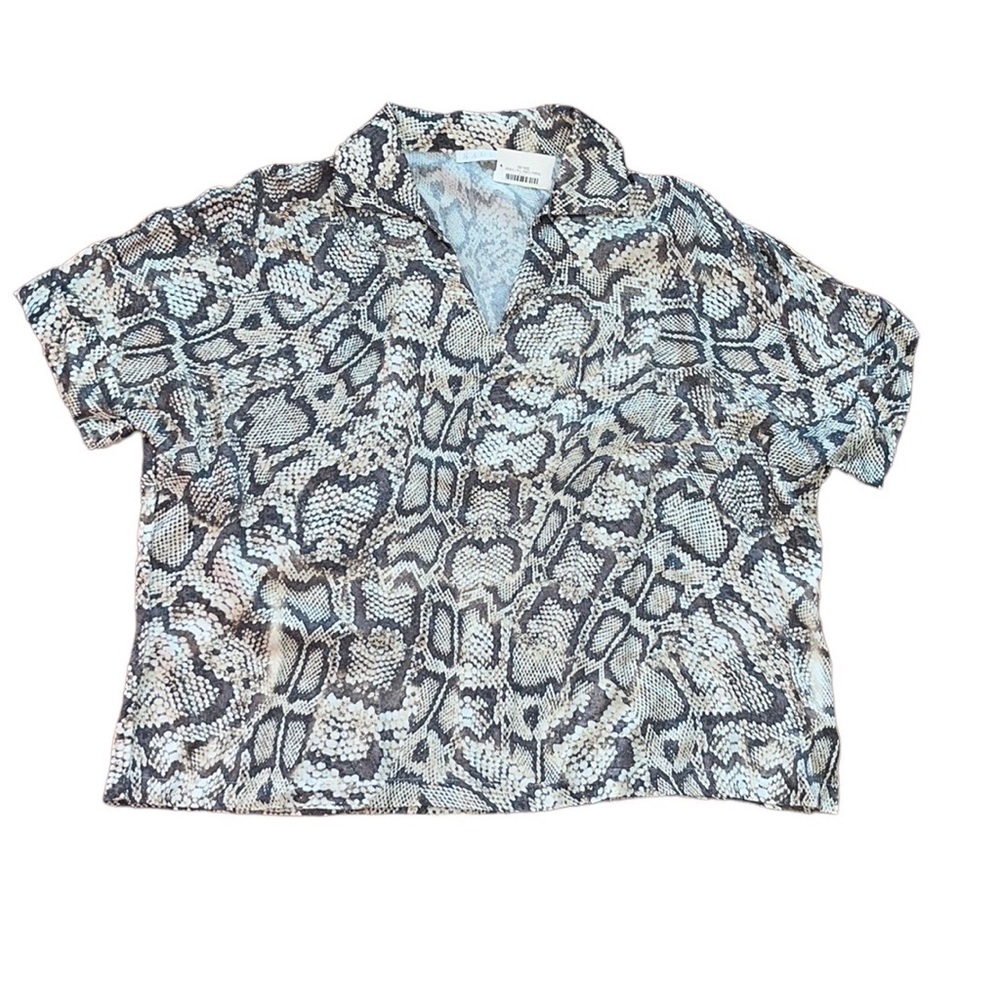 Karlie women’s snakeskin print top with collar size Large